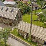 Kolpa Holidays Počitniška hiša Gradac
