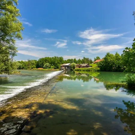 Kolpa Holidays Feriehus